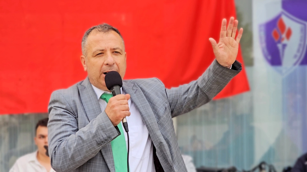 15d43297-7d4e-4b3c-89f5-a27c580d3be3