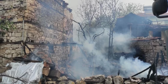 Bursa’nın Harmancık ilçesindeki müstakil evde çıkan yangın söndürüldü