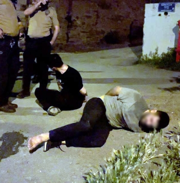 634 YILLIK HASTANENİN ÇATISINDAKİ KURŞUN LEVHALARI ÇALARKEN DÜŞEN HIRSIZIN İŞ KAZASI... OSMANLI DEVLETİ'NİN İLK HASTANESİNİ MERDİVEN DAYAYARAK SOYMAYA ÇALIŞTILAR TARİHİ MEKANIN KURŞUN LEVHALARINI ÇALARKEN, SUÇÜSTÜ YAKALANDI HIRSIZLIK ZANLISI BEKÇİYİ GÖRÜNCE METRELERCE YÜKSEKTEN AŞAĞI ATLADI