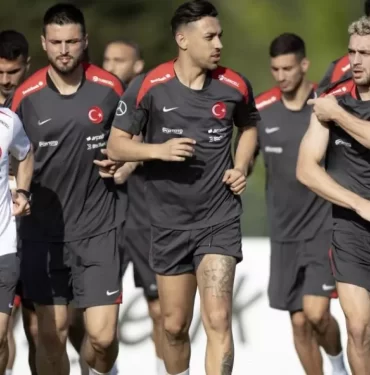 turkiye_italya_maci_hazirliklarini_surdurdu_1717363417_769