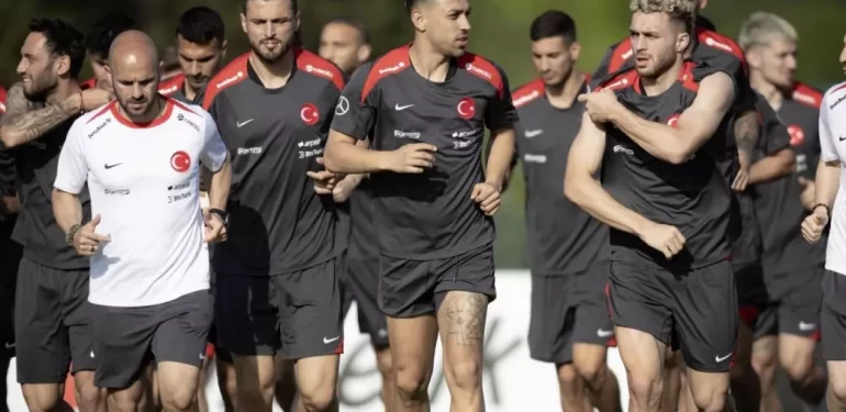 turkiye_italya_maci_hazirliklarini_surdurdu_1717363417_769